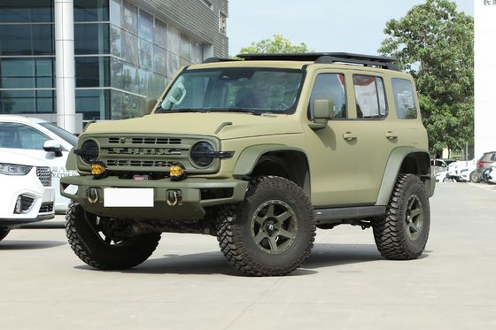 탱크 300 가솔린은 2.0T 227 HP L4 엔진차에 주유했습니다